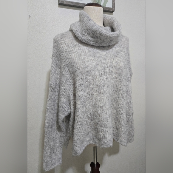 DEBUT Cozy Gray Chunky Turtleneck Women's Sweater Size Large - Picture 2 of 15